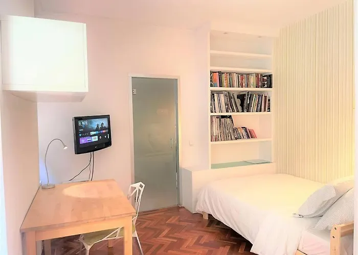 Acogedor Apartamento, Exterior Con Balcon Y Aire Acondicionado En Chueca, Madrid